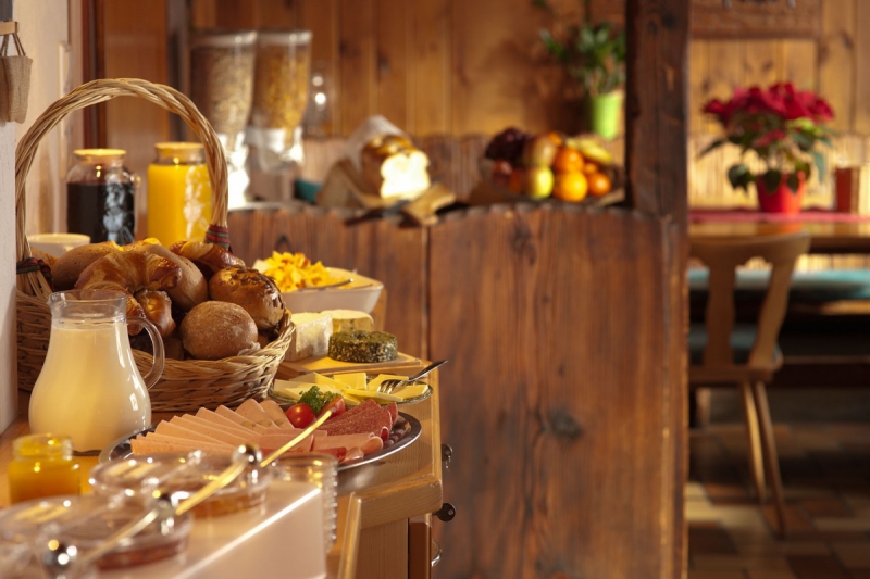 boulangerie-SOLLIES PONT-min_breakfast_buffet_food_restaurant_meal_hotel_plate_fresh-718745